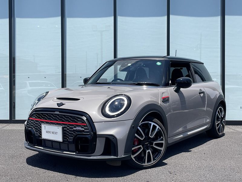 THE MINI JOHN COOPER WORKS.