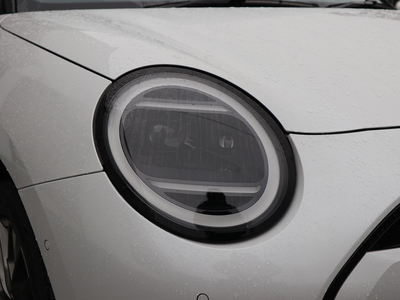 J01 MINI Cooper E