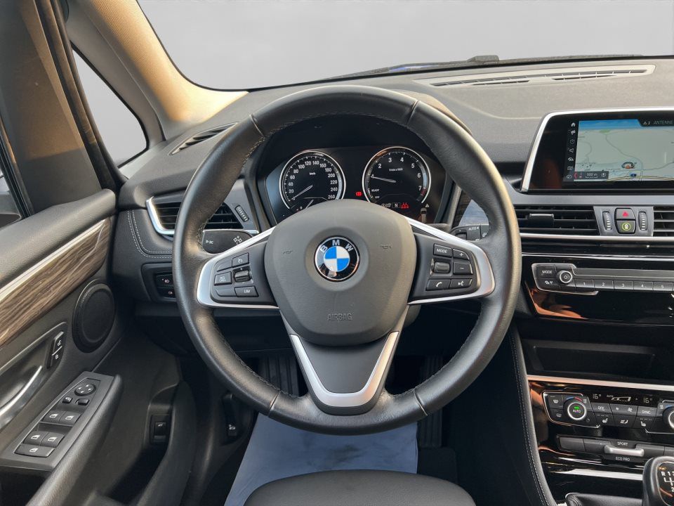 BMW 218