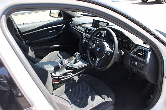 320I SEDAN RHD