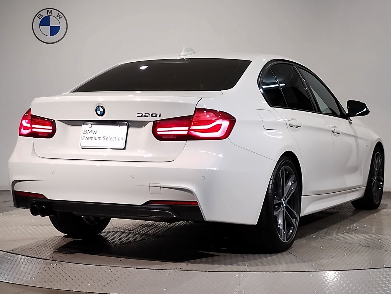 320I SEDAN RHD