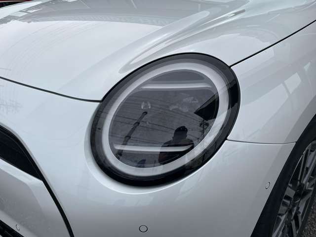J01 MINI Cooper E