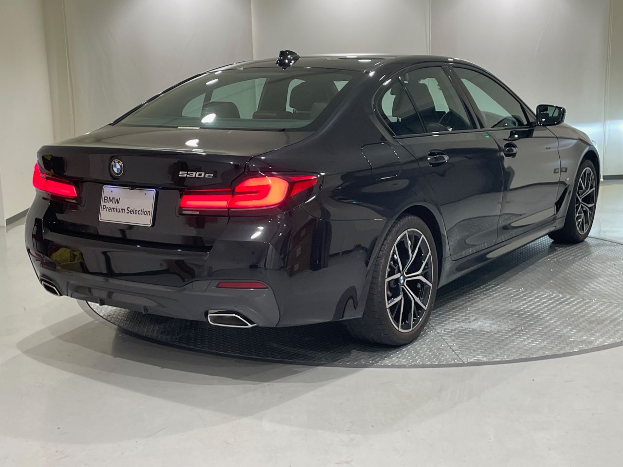 530e Sedan RHD