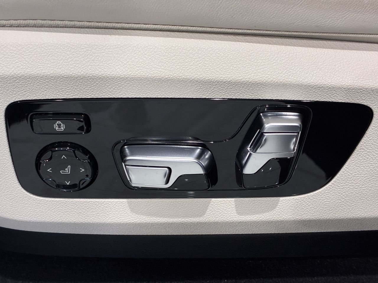 X7 xDrive40d RHD US
