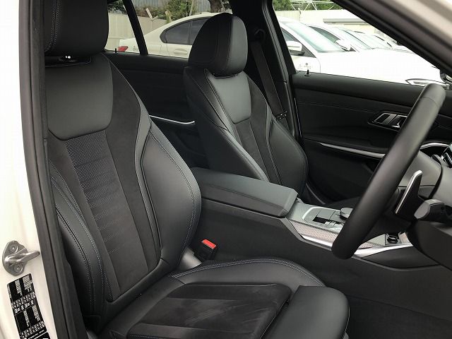 320d xDrive Berline RHD