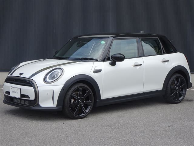 MINI COOPER 5 DOOR RESOLUTE EDITION.