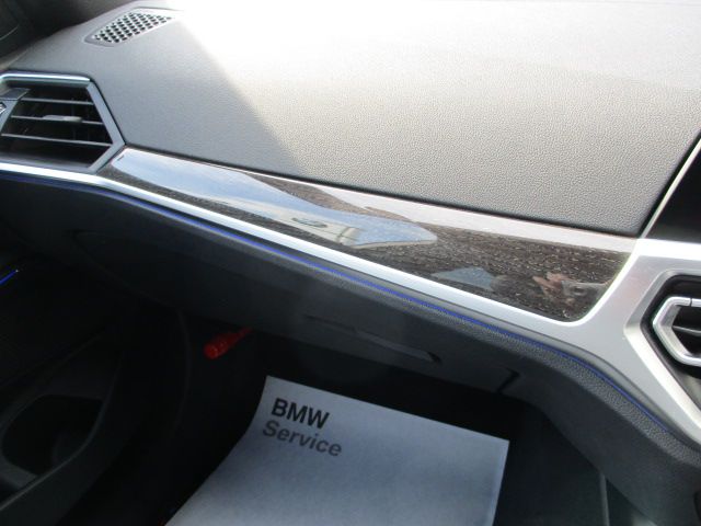 320i Sedan RHD