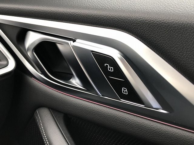 G26 i4 eDrive40 RHD