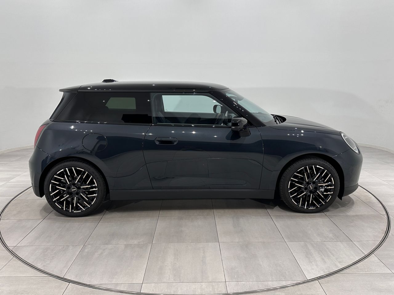 J01 MINI Cooper SE