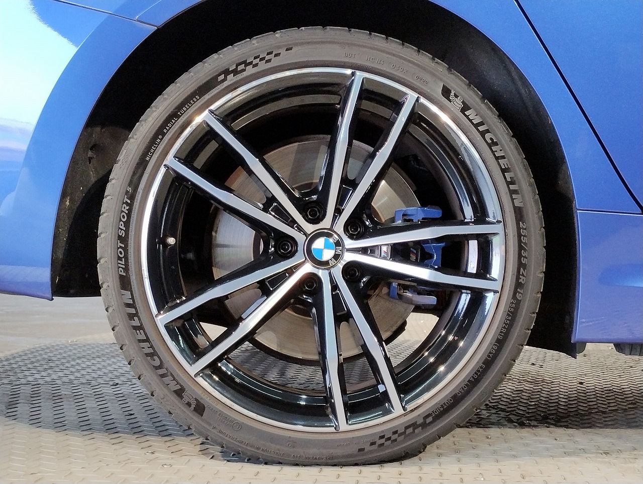 G20 330e Saloon RHD