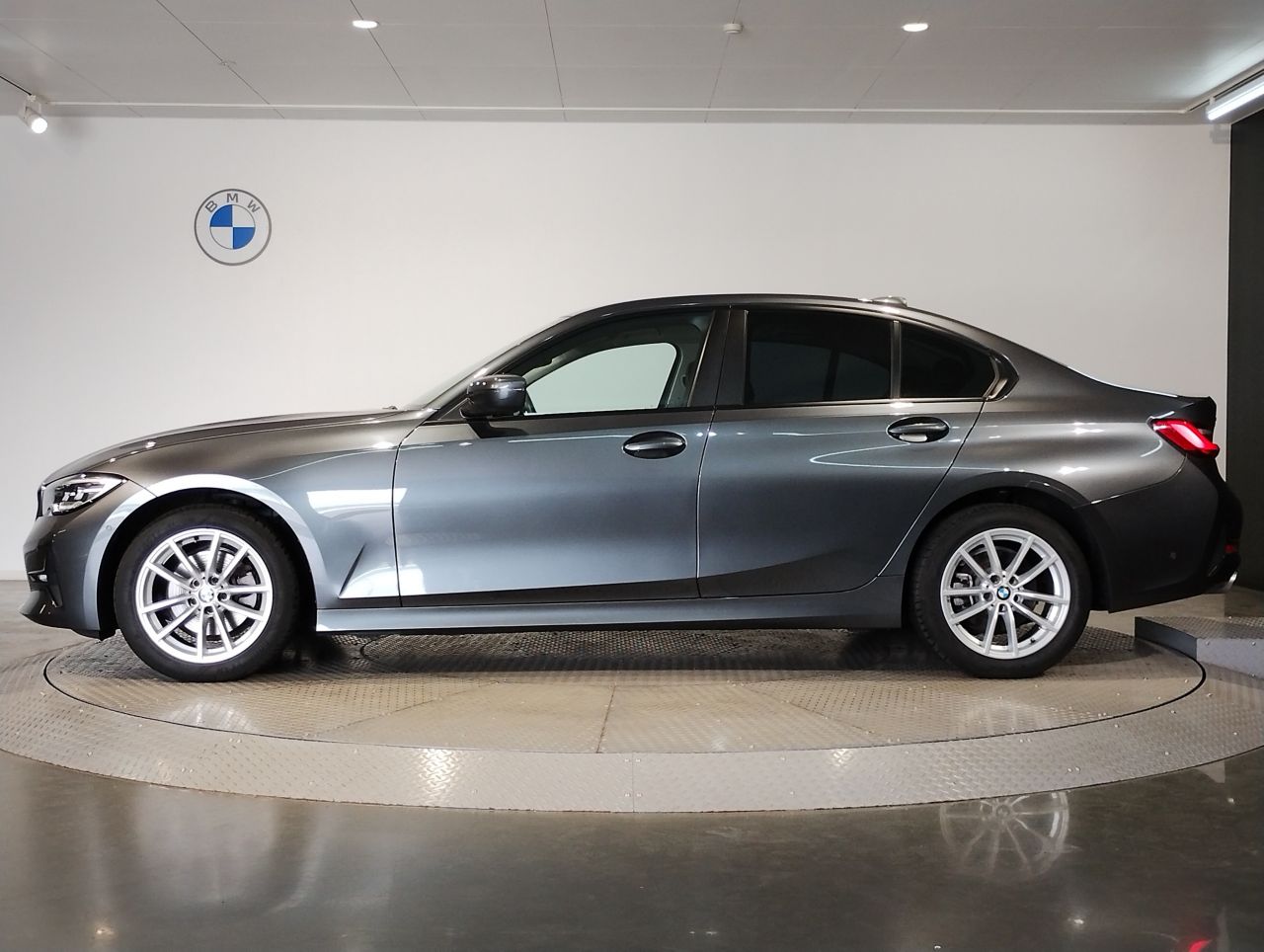G20 320d xDrive RHD Saloon