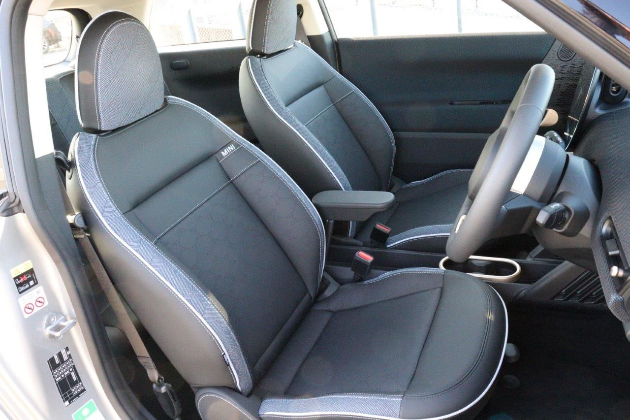J01 MINI Cooper SE