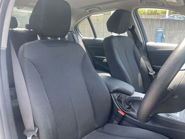 320D SEDAN RHD