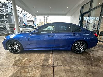 320i Sedan RHD