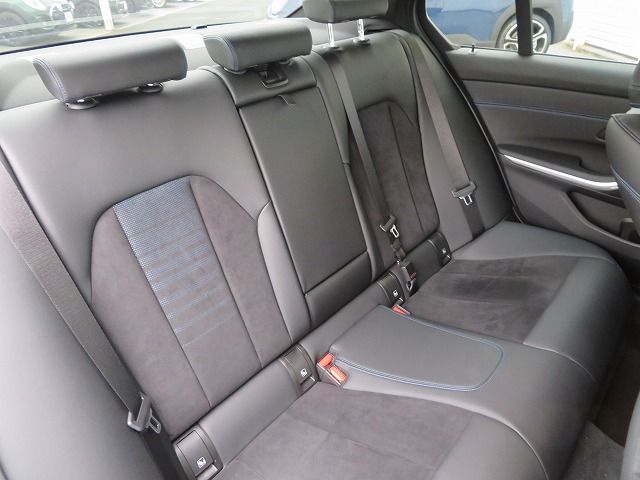 320d xDrive Berline RHD