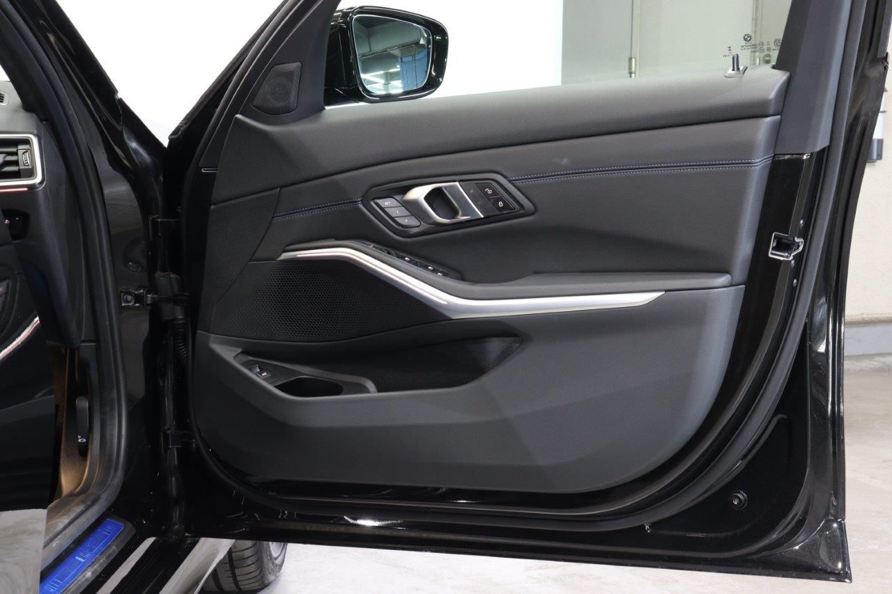 320d xDrive Berline RHD