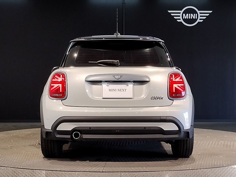 MINI Cooper F56 RHD