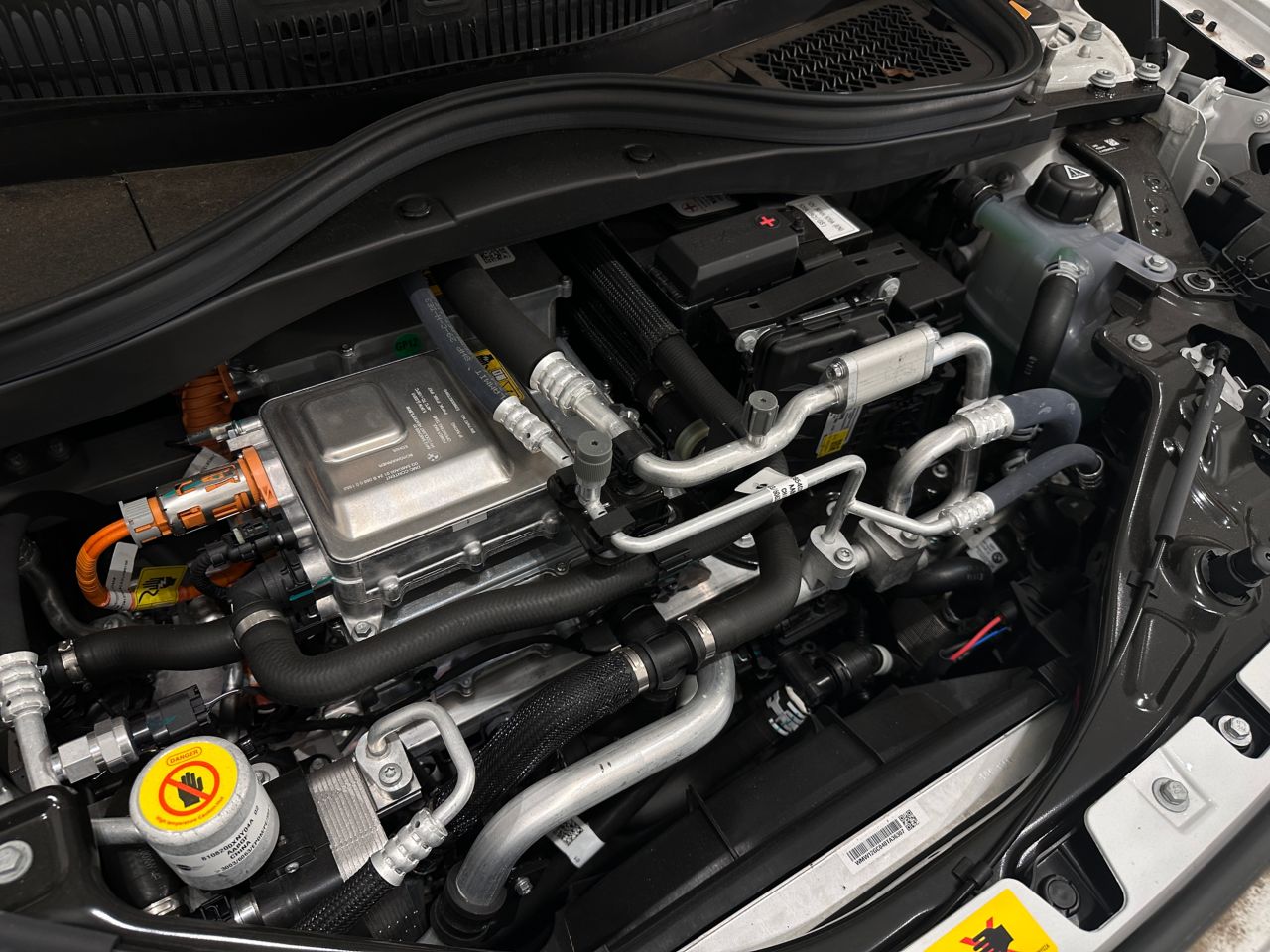 J01 MINI Cooper E