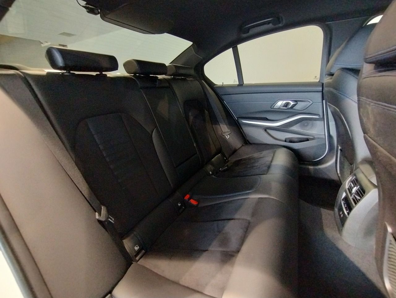 G20 330e Saloon LCI RHD MX