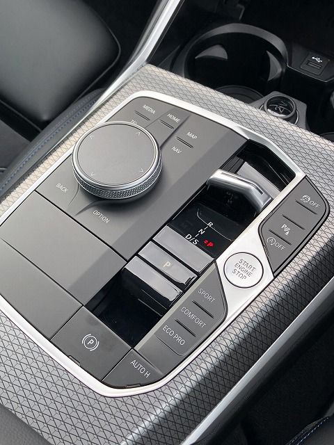320d xDrive Berline RHD