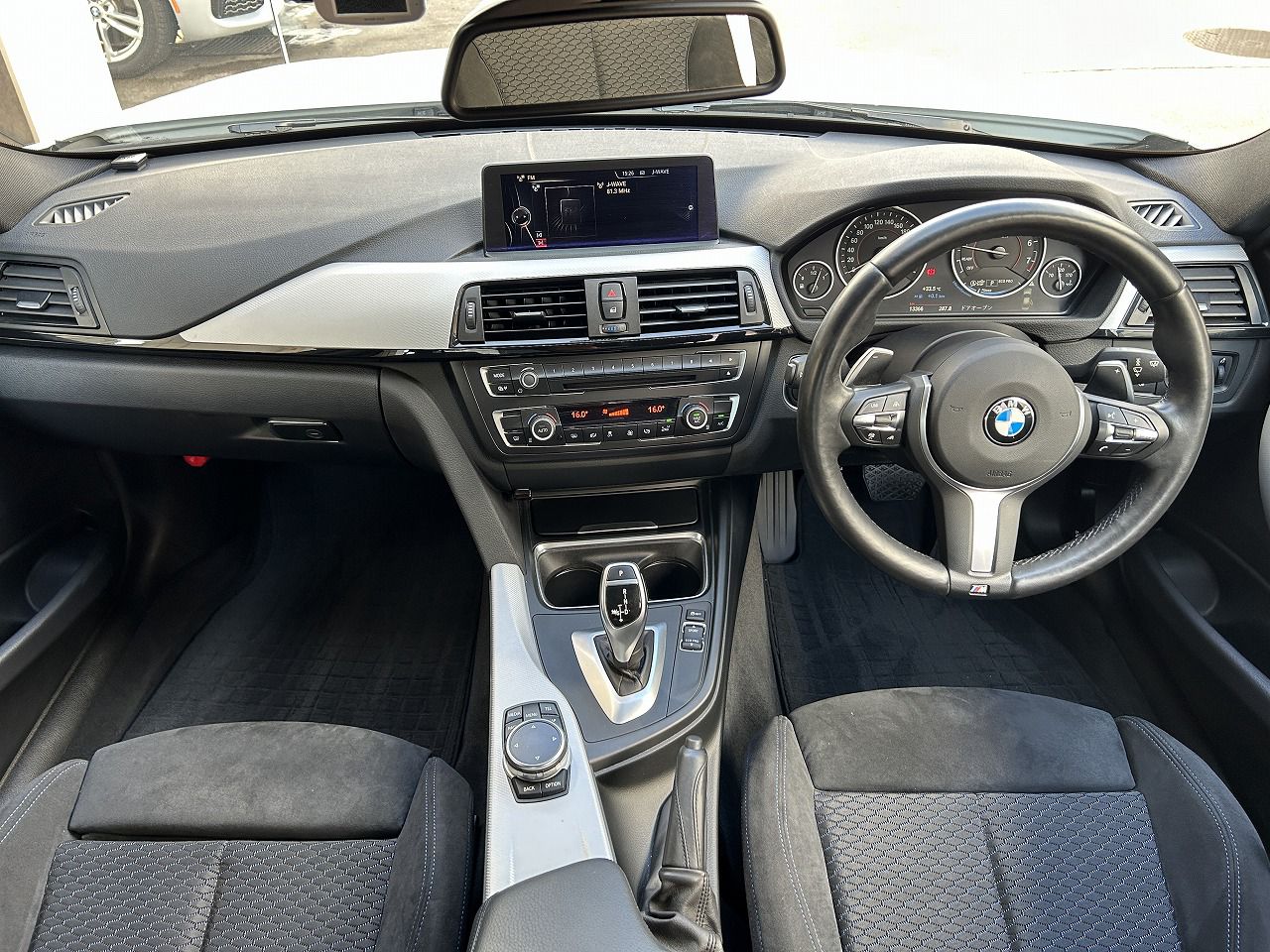320I SEDAN RHD