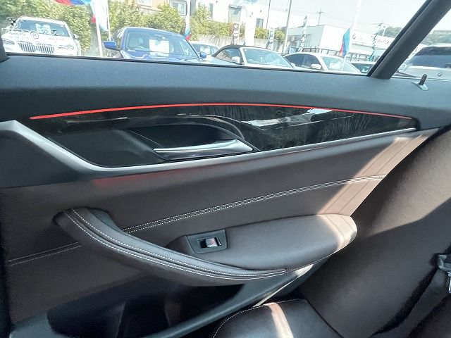 530e Sedan RHD