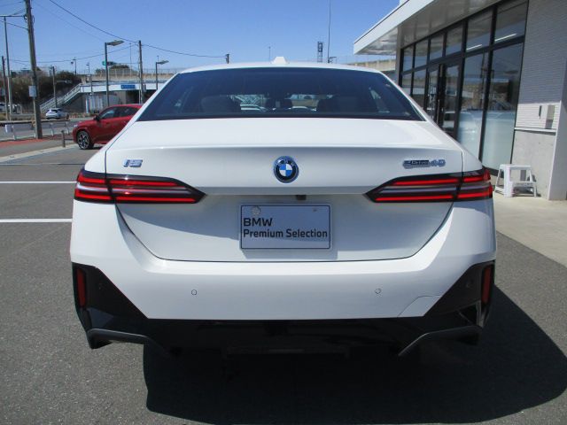 BMW i5 eDrive40 Sedan RHD