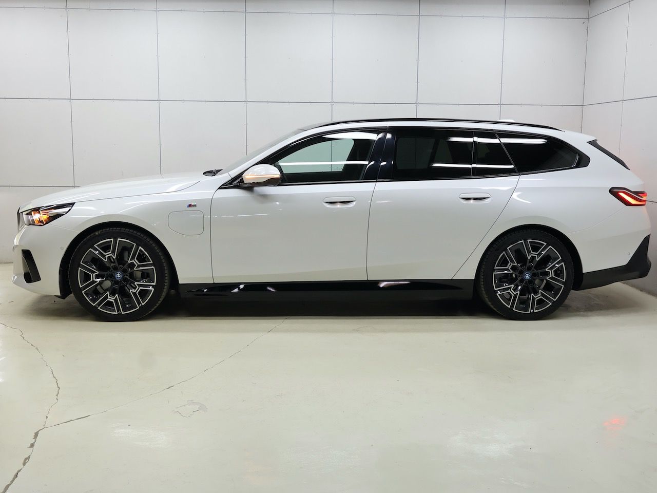 BMW i5 eDrive40 M Sport RHD