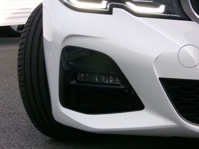 G20 320d xDrive RHD Saloon