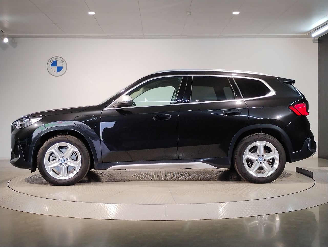 U11 iX1 xDrive30