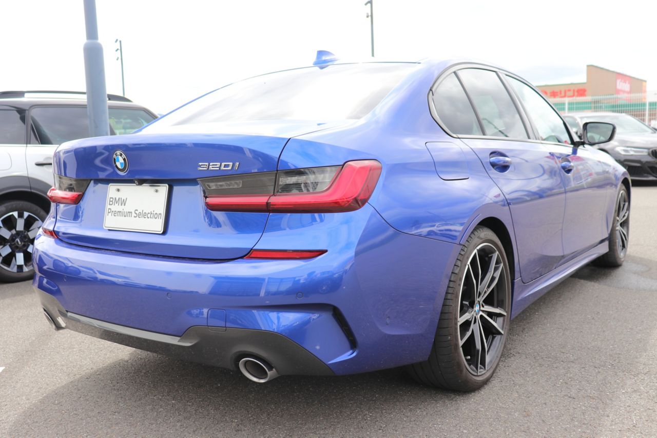 320i Sedan RHD