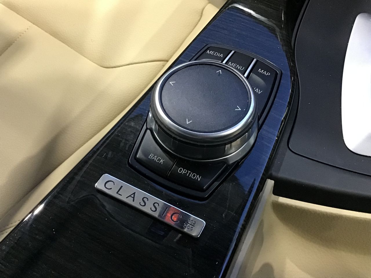 318I SEDAN RHD