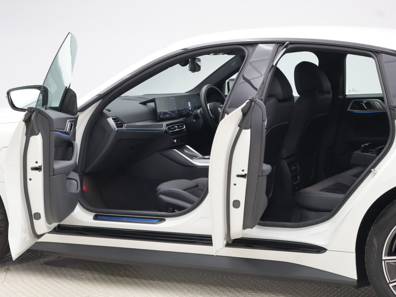 G26 i4 eDrive40 RHD
