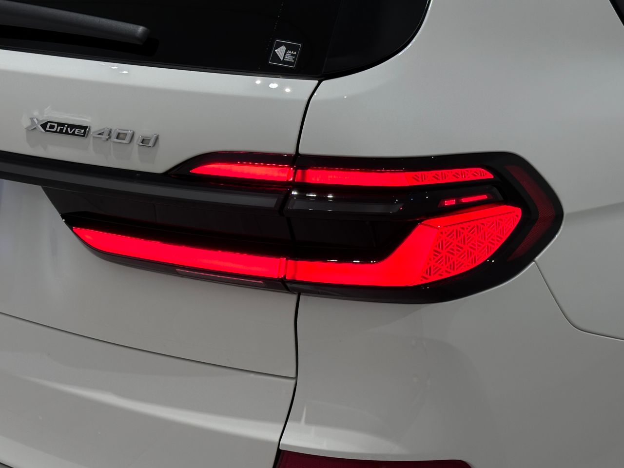 X7 xDrive40d RHD US