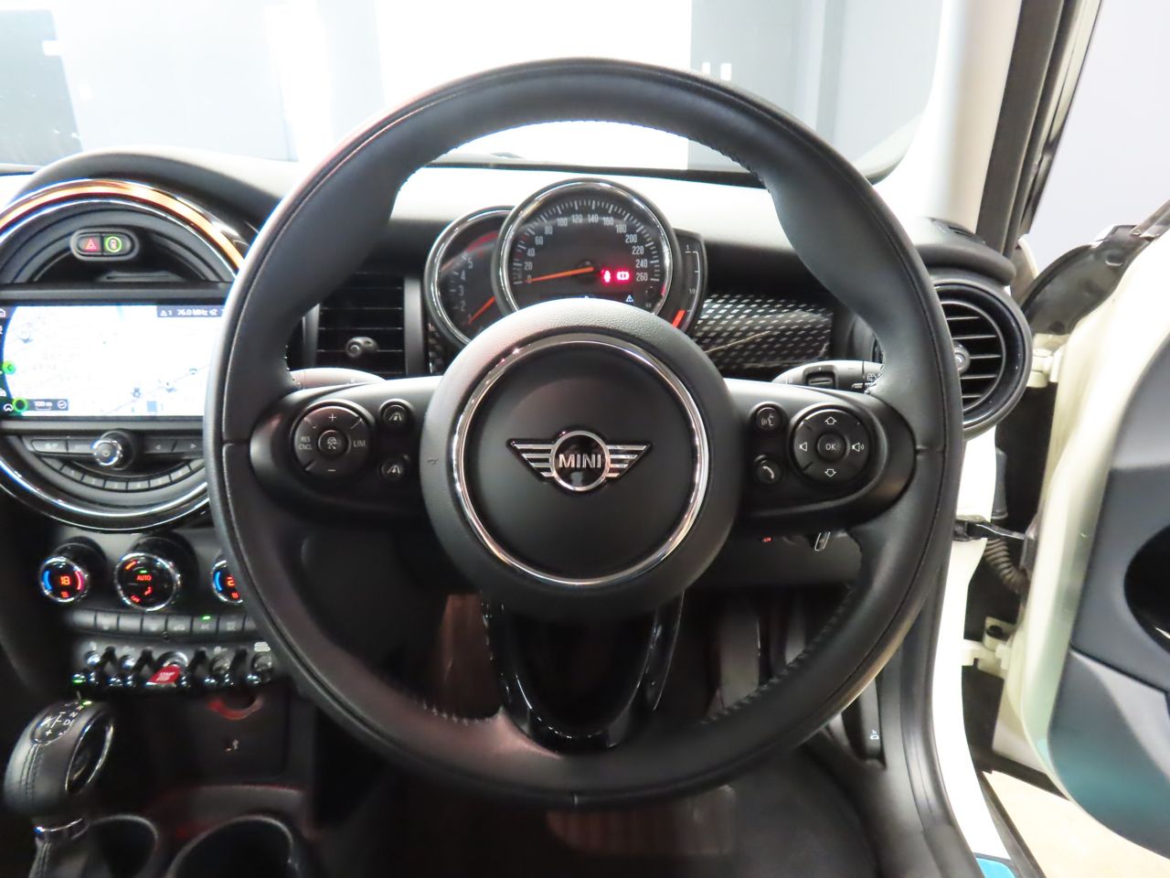 F55 COOPER S D(AT)