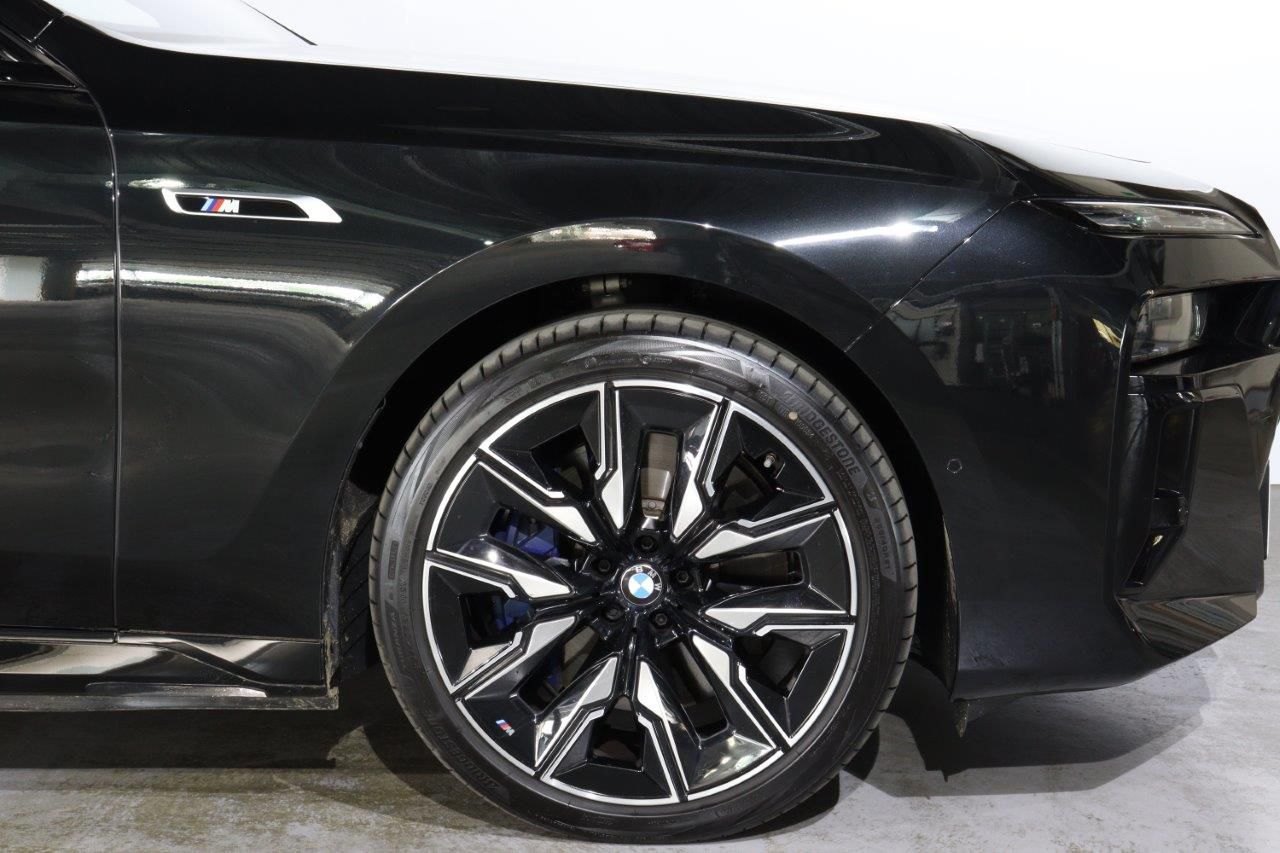 BMW i7 M70 xDrive Sedan RHD