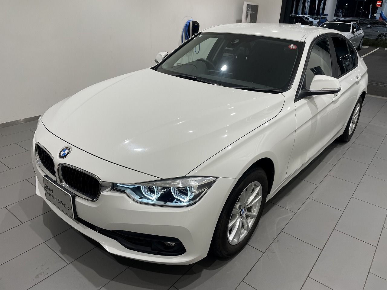 320D SEDAN RHD