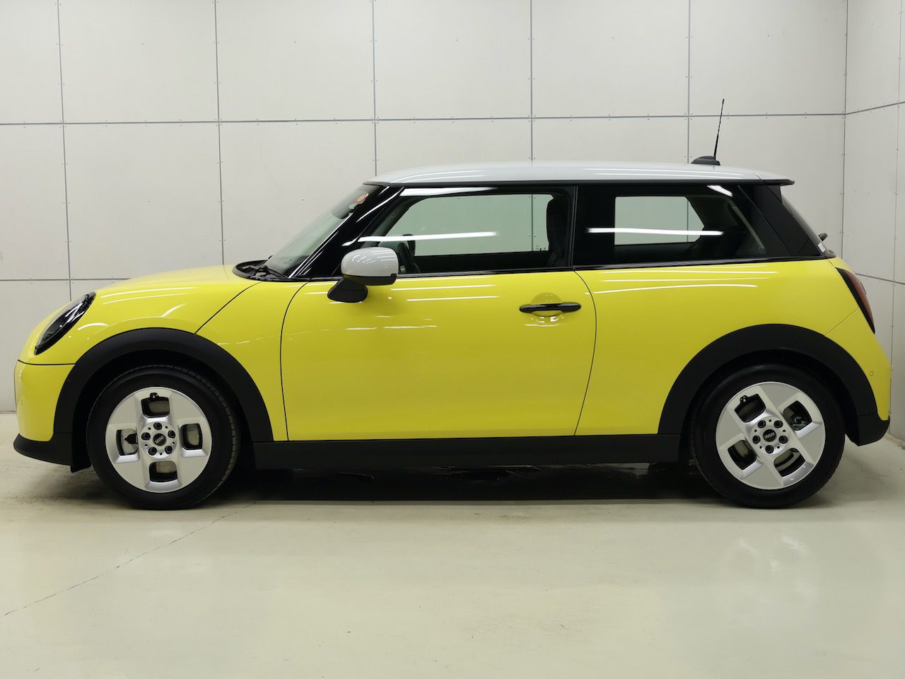 F66 MINI Cooper C 3Dr