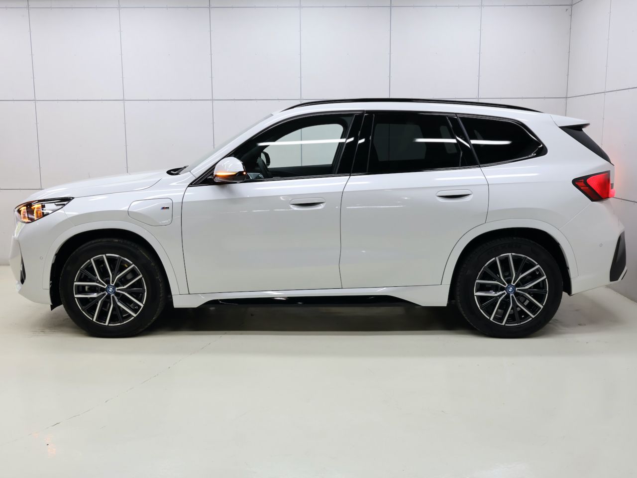 U11 iX1 xDrive30