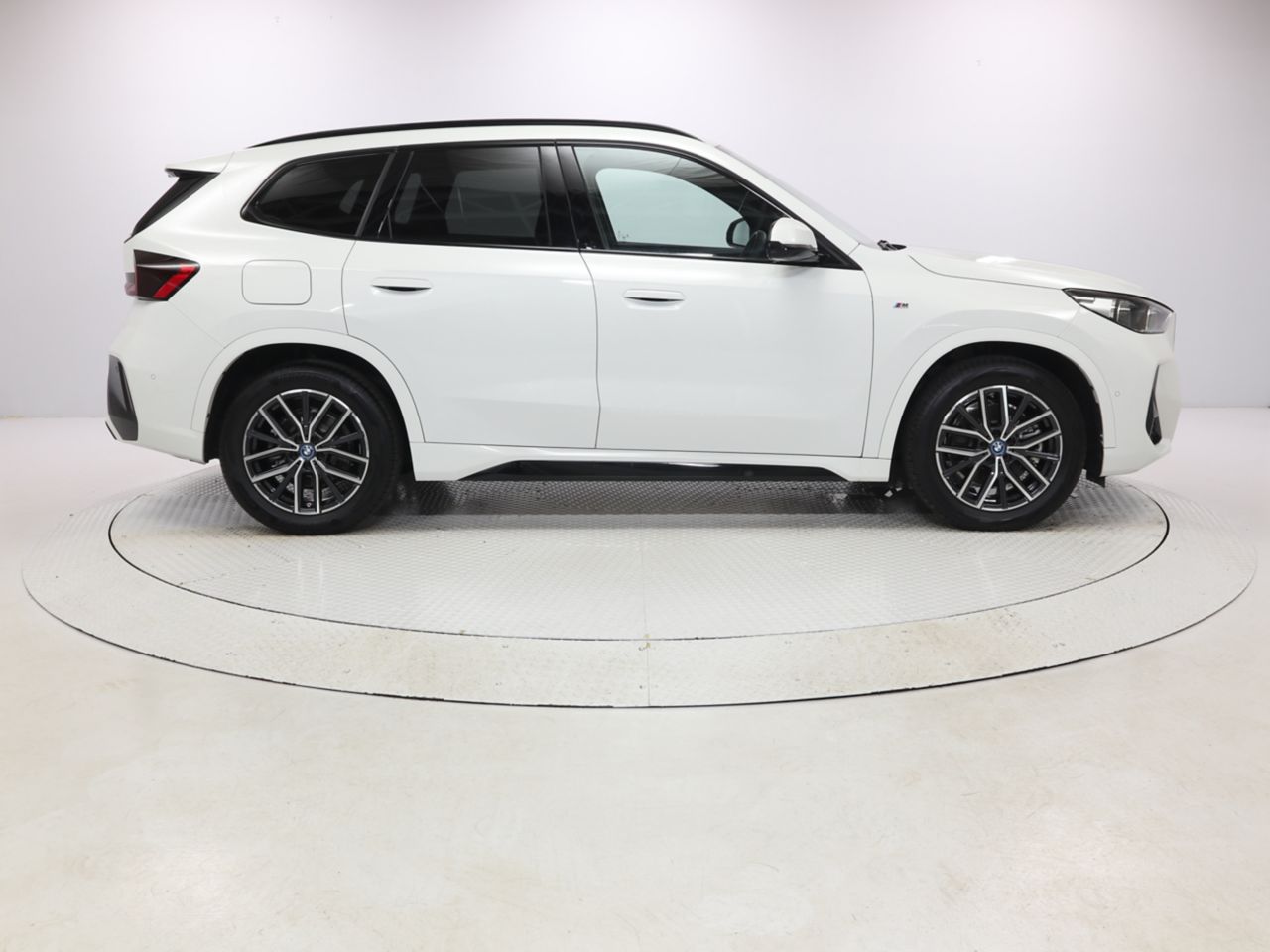 U11 iX1 xDrive30