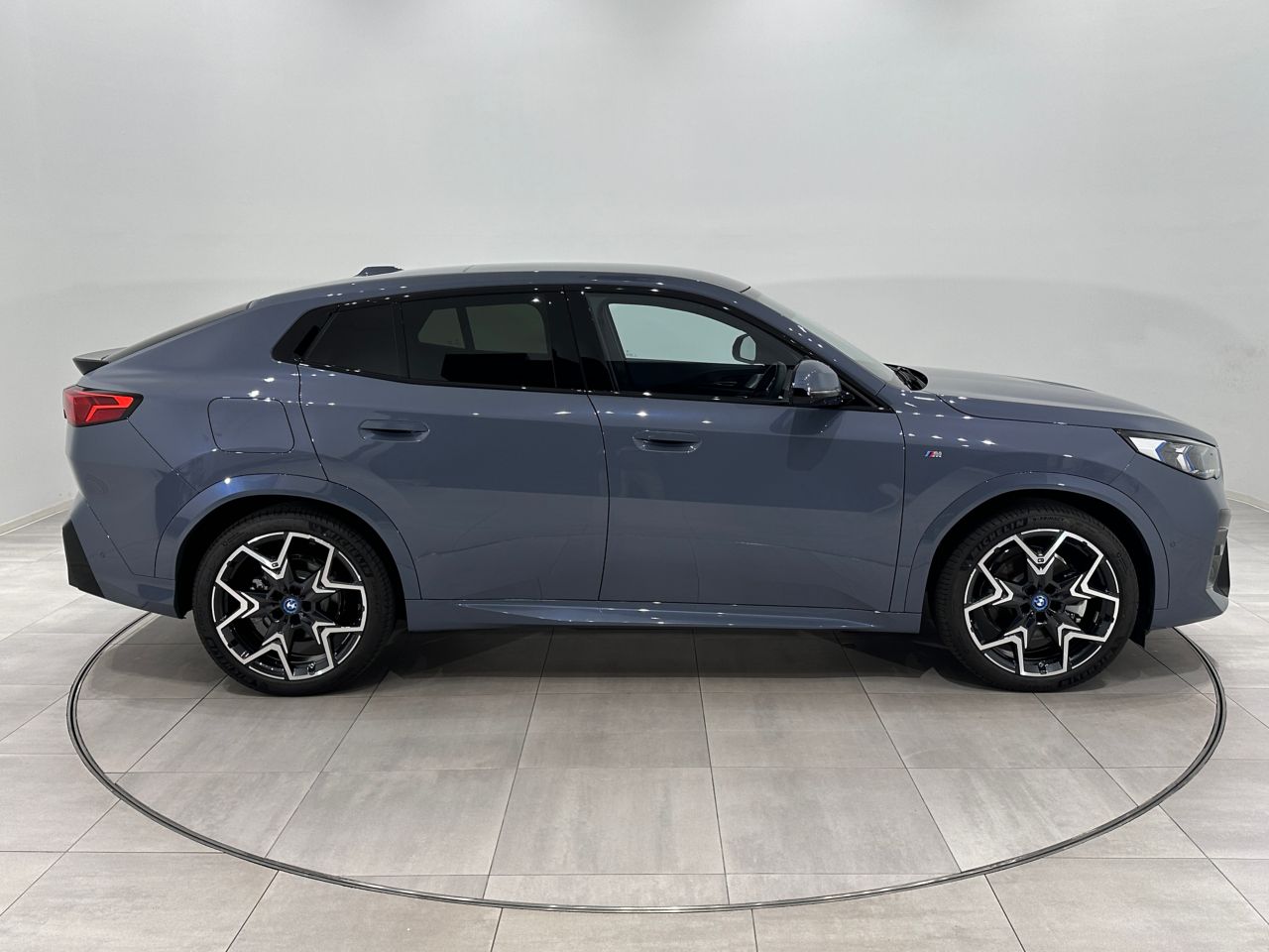 iX2 xDrive30 MSP