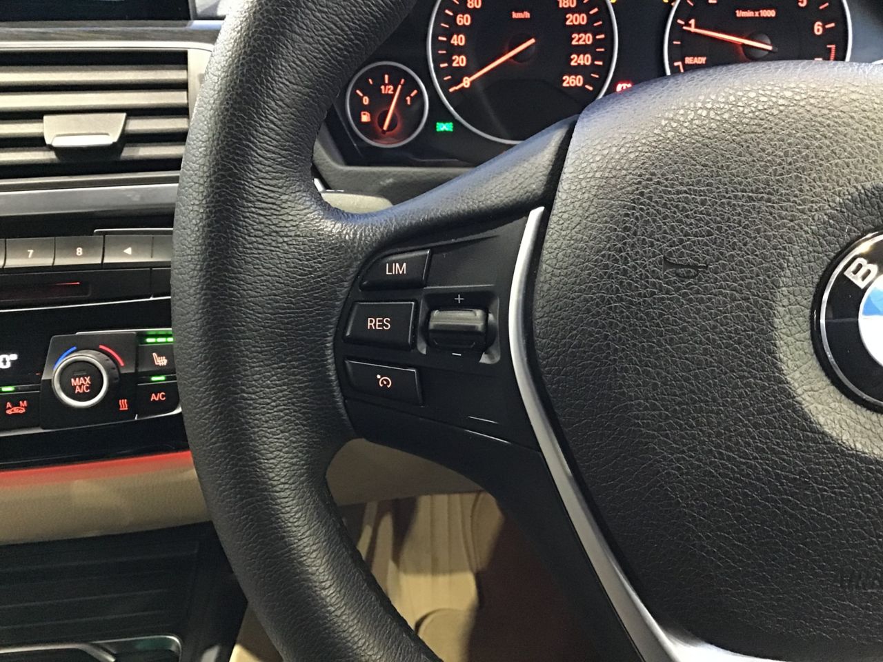318I SEDAN RHD