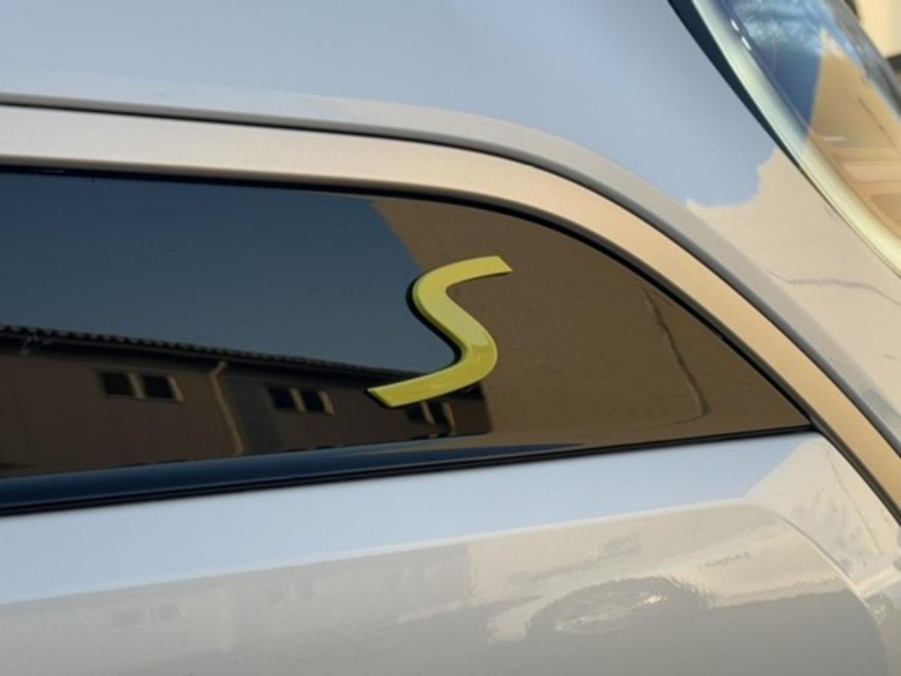 J01 MINI Cooper SE