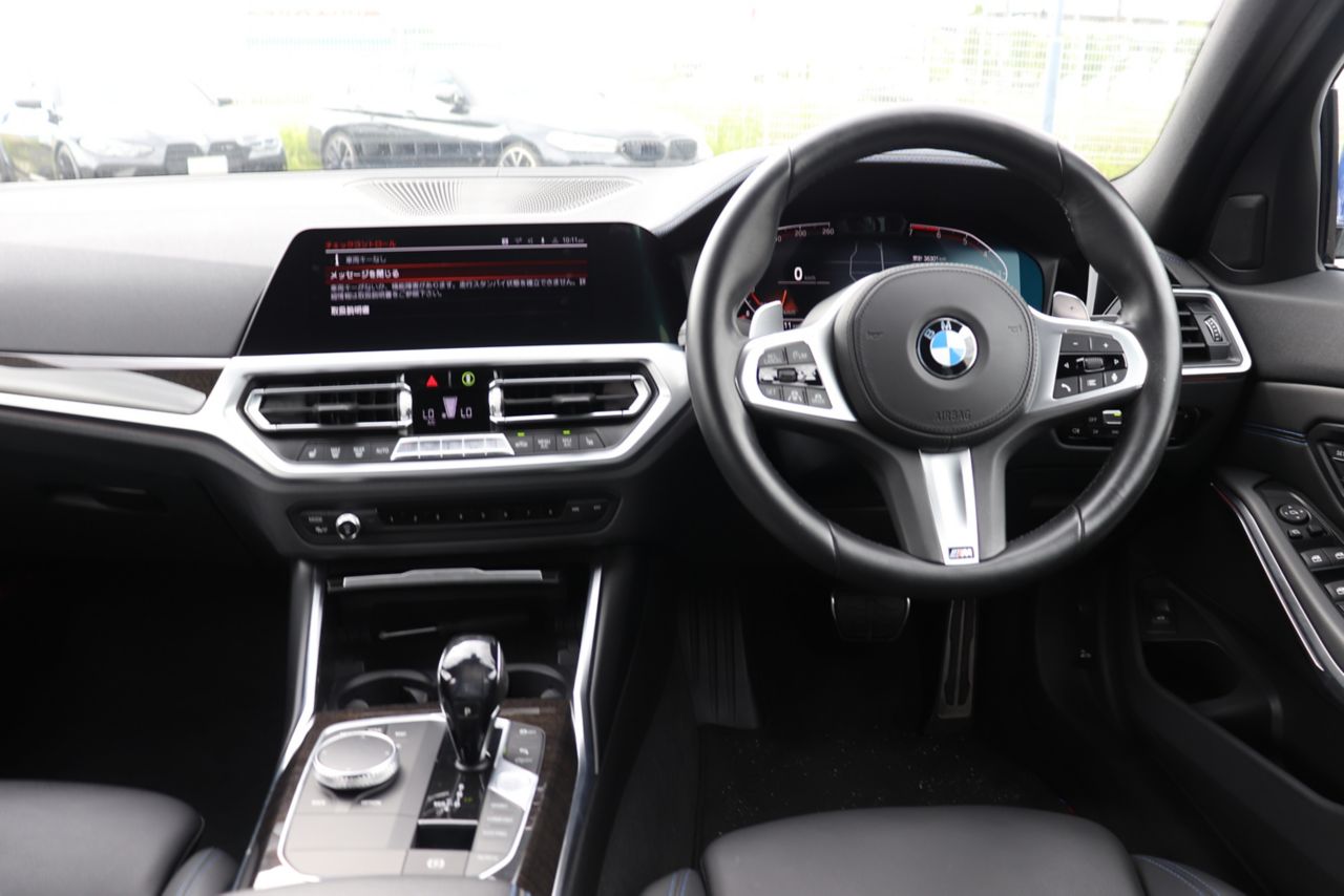 320i Sedan RHD