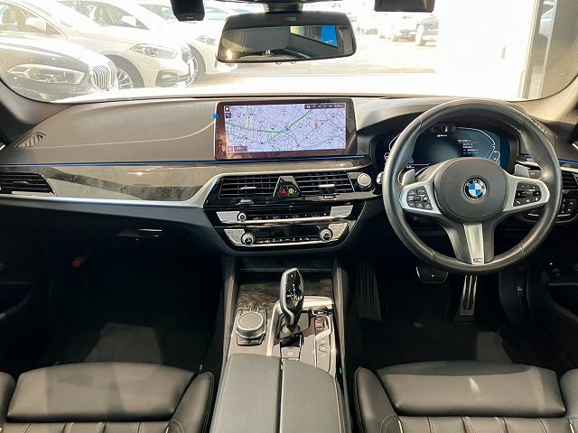 530e Sedan RHD