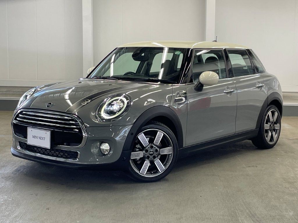 THE NEW MINI COOPER 5 DOOR.