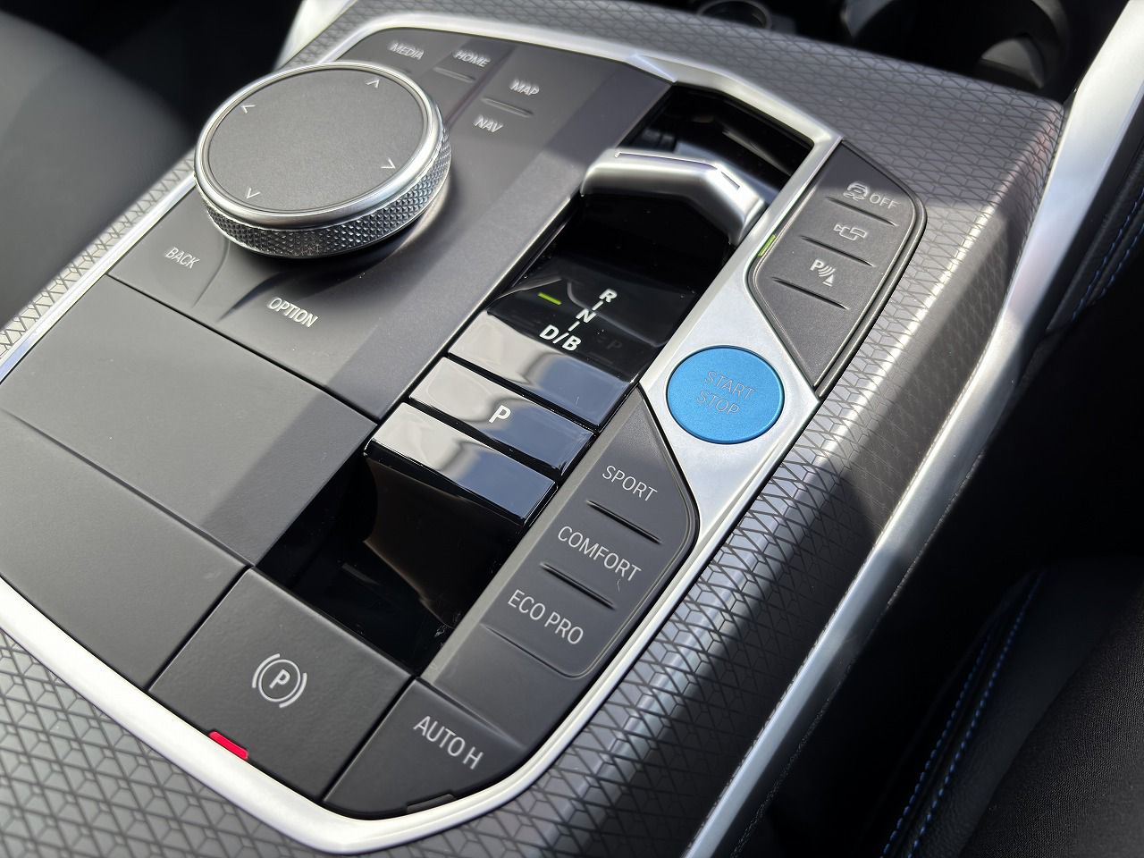 G26 i4 eDrive40 RHD