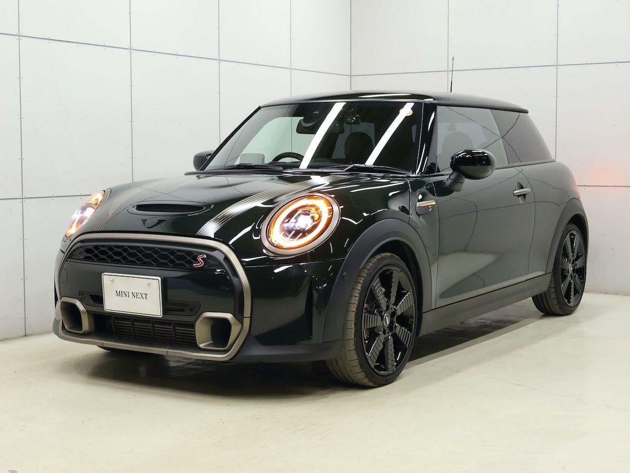 MINI COOPER S 3 DOOR. RESOLUTE EDITION.