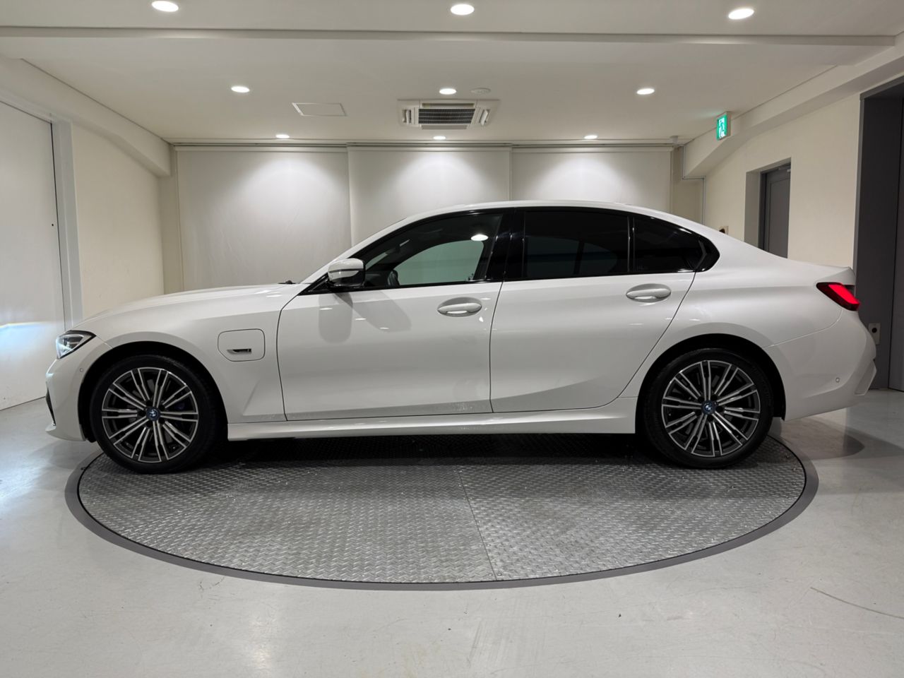 G20 330e Saloon RHD MX