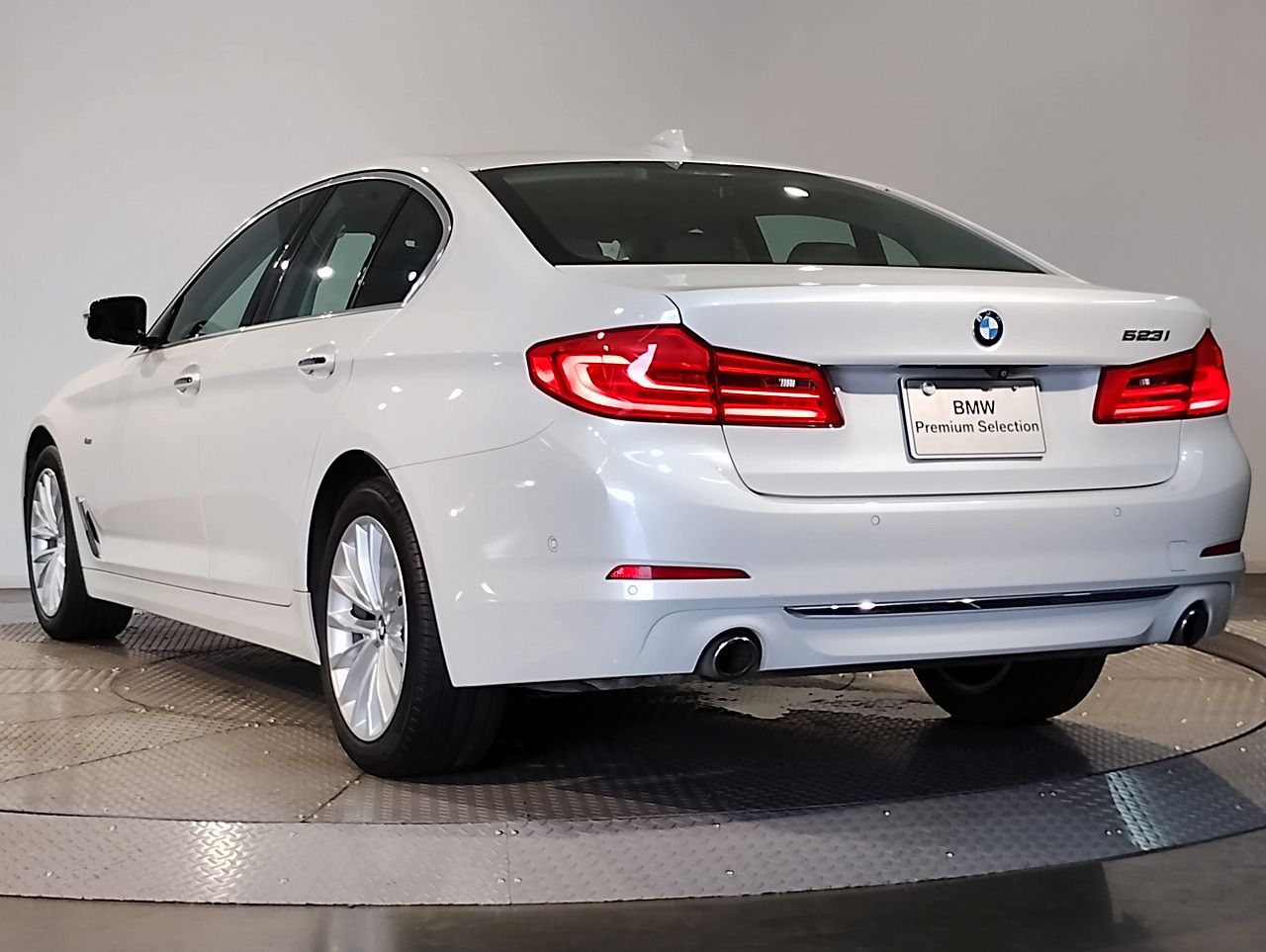 523I